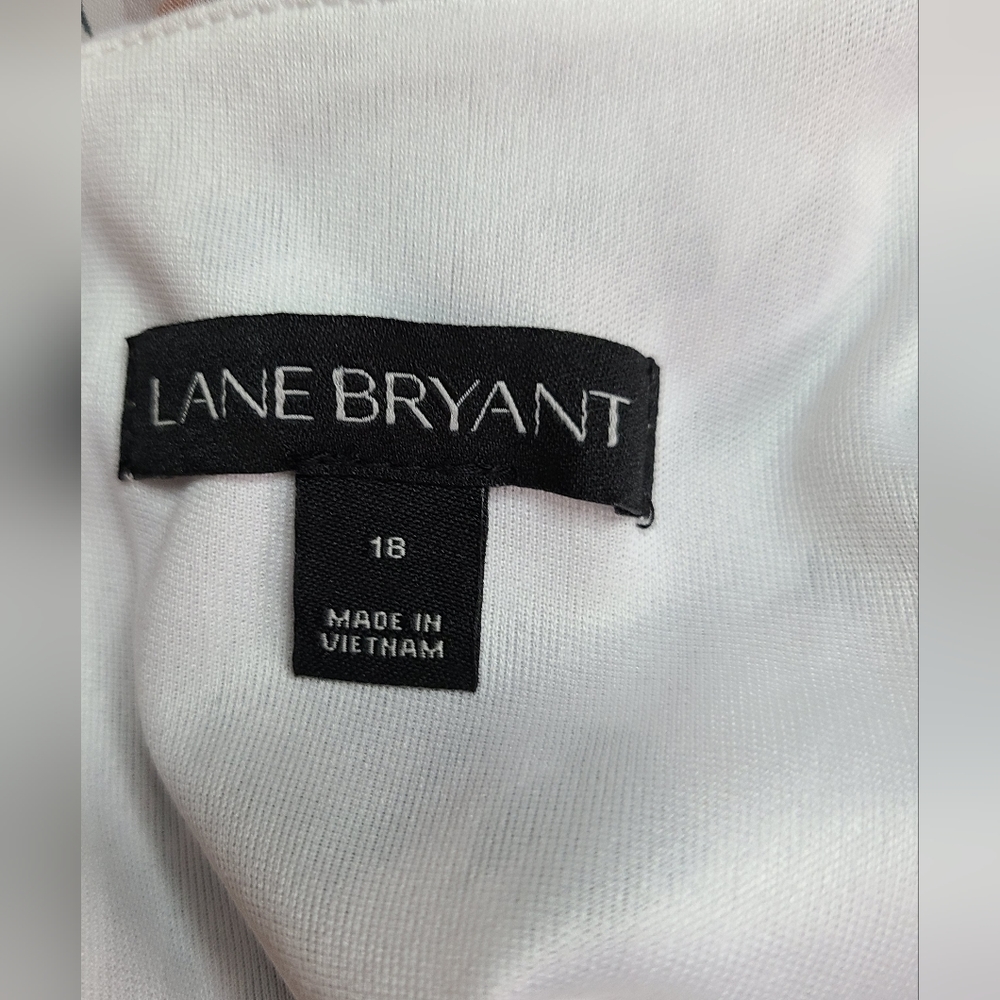 LANE BRYANT Size 18 White Floral Feminine Pleated Flutter Short Sleeve Dress NWT - Picture 7 of 11
